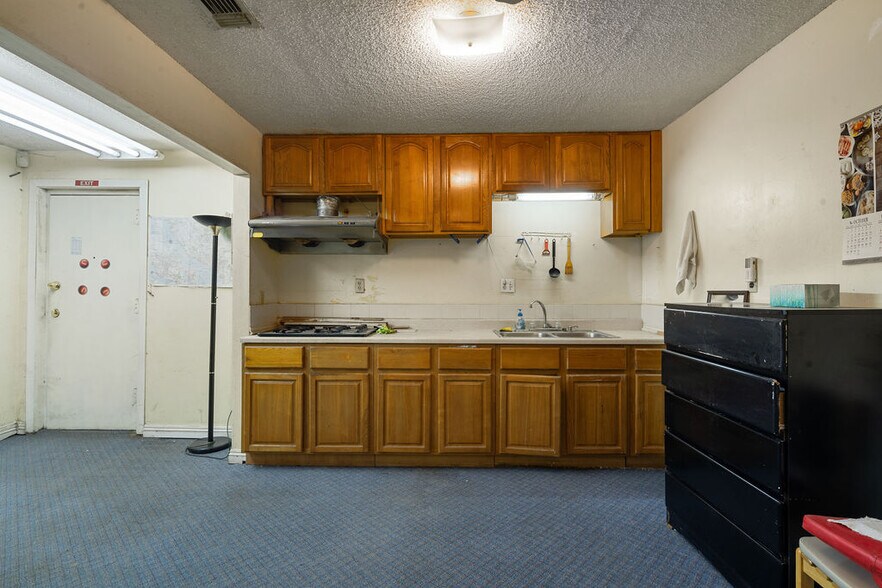 More Photos Of 919 N Chester Ave, Bakersfield Storefront Retail Office For Sale