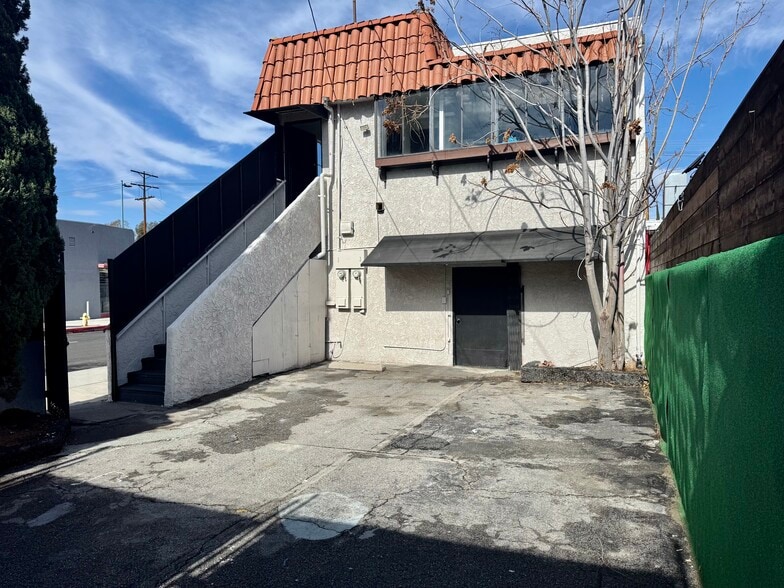 More Photos Of 10626 Magnolia Blvd, North Hollywood Loft Creative Space For Sale