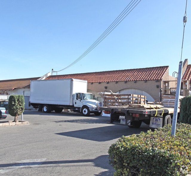 More Photos Of 21600 Osborne St, Chatsworth Warehouse For Lease