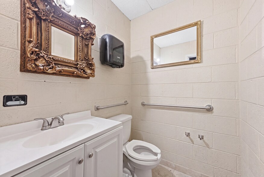More Photos Of 112 Anastasia Blvd, Saint Augustine Freestanding For Sale