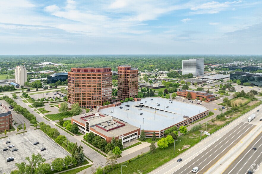 More Photos Of 101 W Big Beaver Rd, Troy Office For Lease