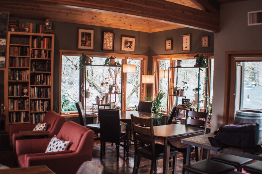More Photos Of 42705 N Umpqua Hwy, Idleyld Park Hotel For Sale
