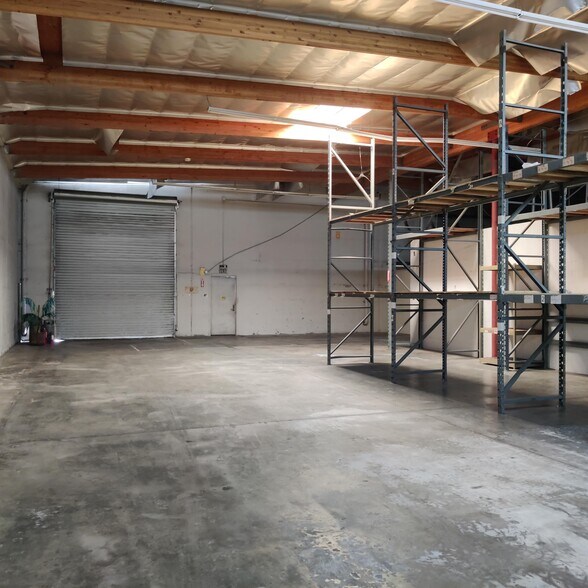 More Photos Of 1971-1973 W Holt Ave, Pomona Manufacturing For Lease