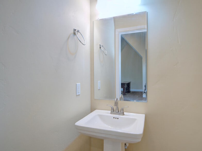 More Photos Of 485 S 100 E, Bountiful Office Residential For Sale