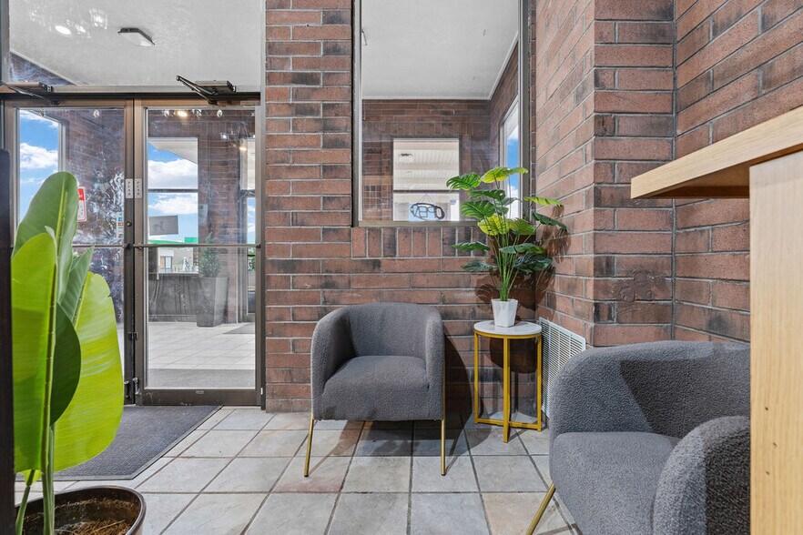 More Photos Of 261 Bear River Dr, Evanston Hotel For Sale