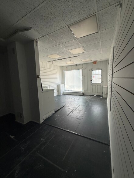 More Photos Of 1669 Wisconsin Ave NW, Washington Storefront For Lease