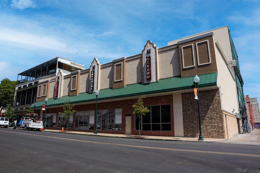 Primary Photo Of 724 Austin Ave, Waco Restaurant For Sale