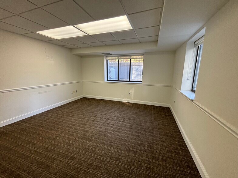 More Photos Of 52 Elm St, Huntington Medical For Lease