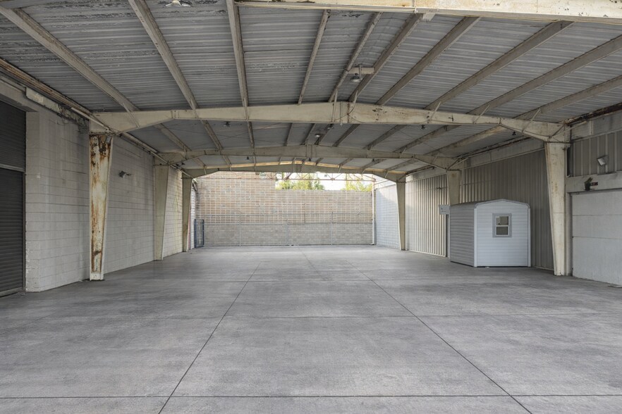 More Photos Of 414 W 8th St, Panama City Distribution For Lease