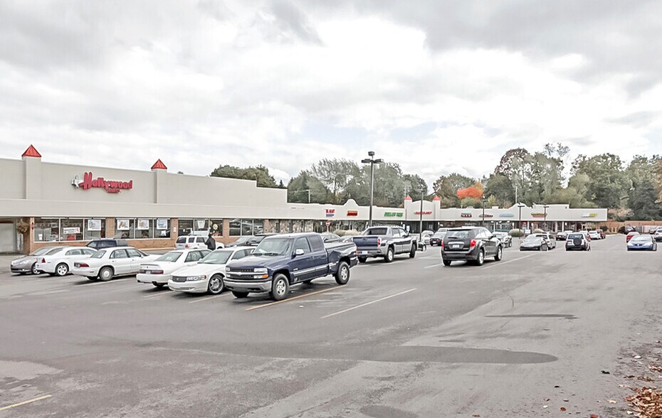 More Photos Of 1525-1619 S Opdyke Rd, Bloomfield Hills Storefront For Lease