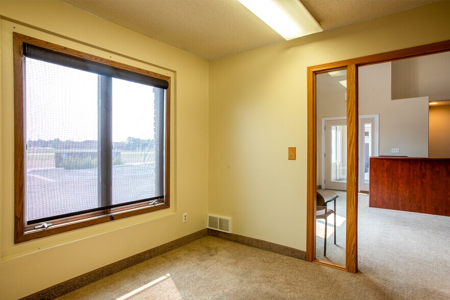 More Photos Of 1411 W Dakota Pkwy, Williston Office For Lease