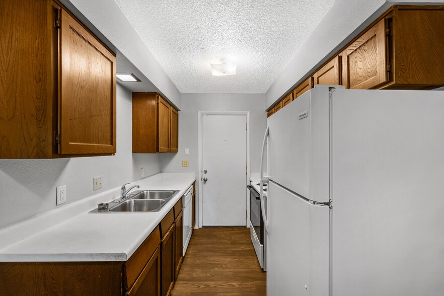 More Photos Of 3000 S 9th St, Chickasha Apartments For Sale