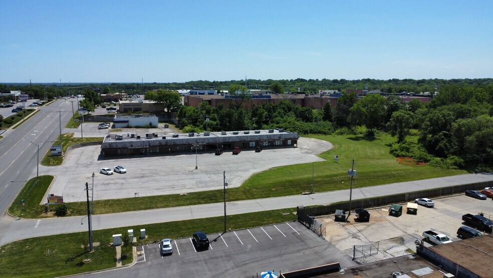 More Photos Of 4420-4484 S Noland Rd, Independence Unknown For Lease