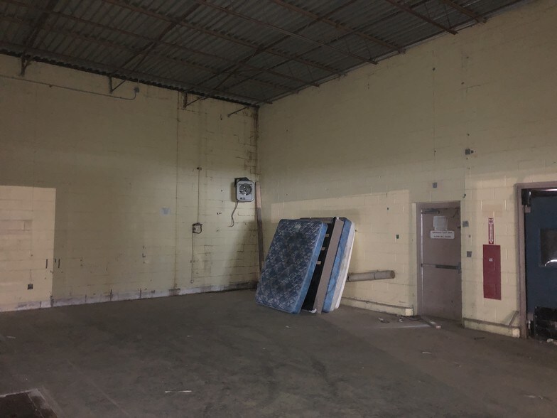 More Photos Of 9105 Hickory Flat Hwy, Woodstock Unknown For Lease