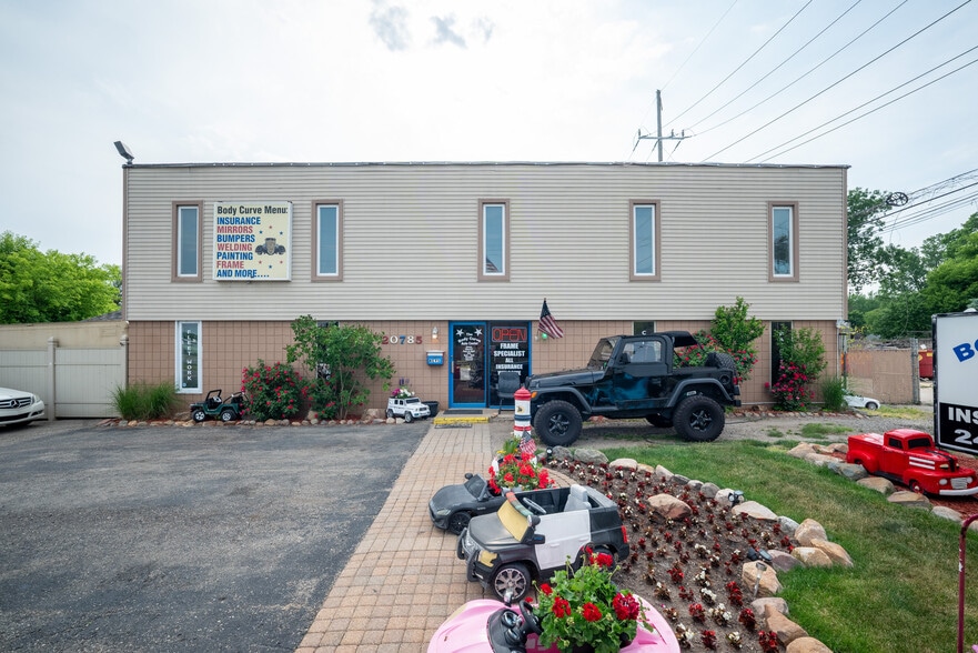 Primary Photo Of 20785 Orchard Lake Rd, Farmington Hills Warehouse For Sale