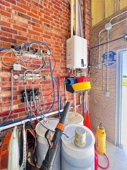 More Photos Of 509 1st St, Granite Carwash For Sale
