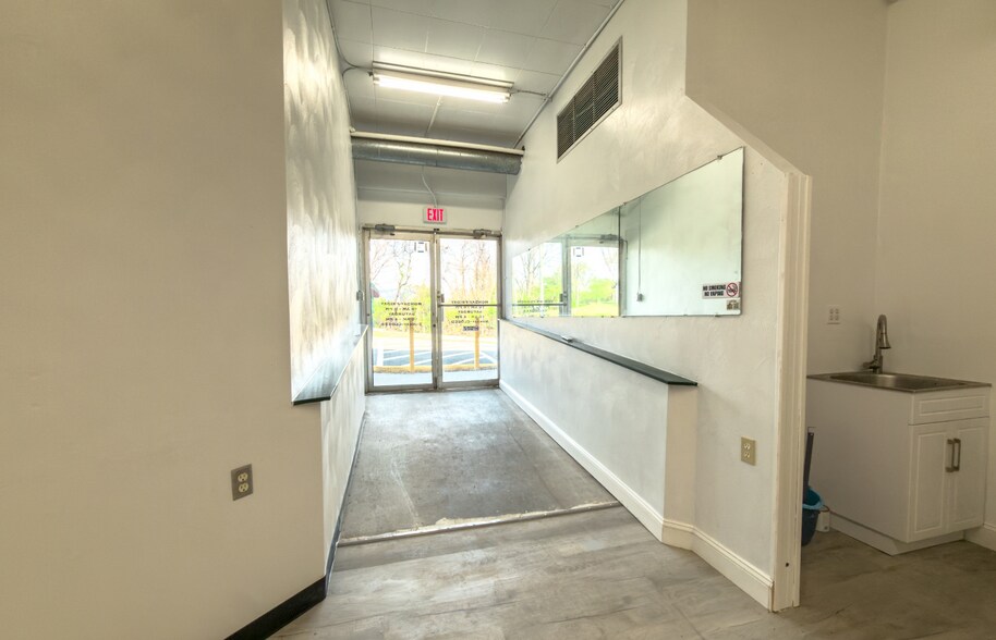 More Photos Of 3312 Cove Rd NW, Roanoke Storefront For Lease