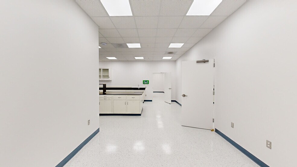 More Photos Of 12358 Parklawn Dr, North Bethesda Office For Lease