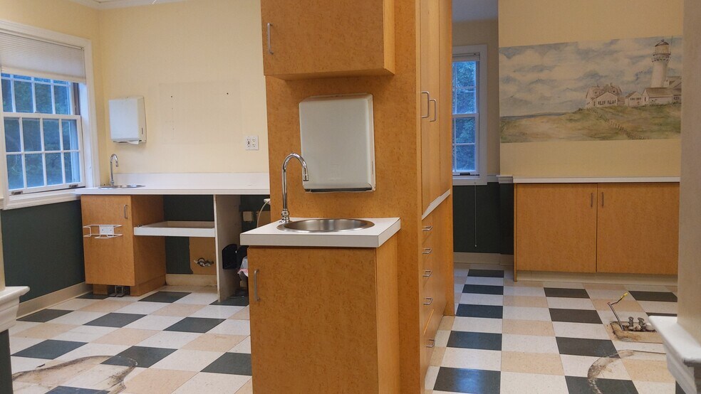 More Photos Of 149 Durham Rd, Madison Coworking Space