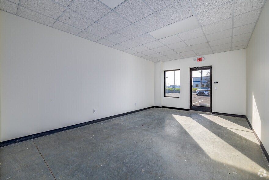 More Photos Of 3630 Ohara Rd, Erlanger Showroom For Lease