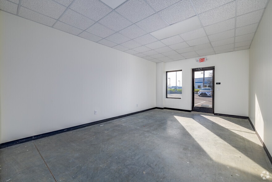 More Photos Of 3630 Ohara Rd, Erlanger Showroom For Lease