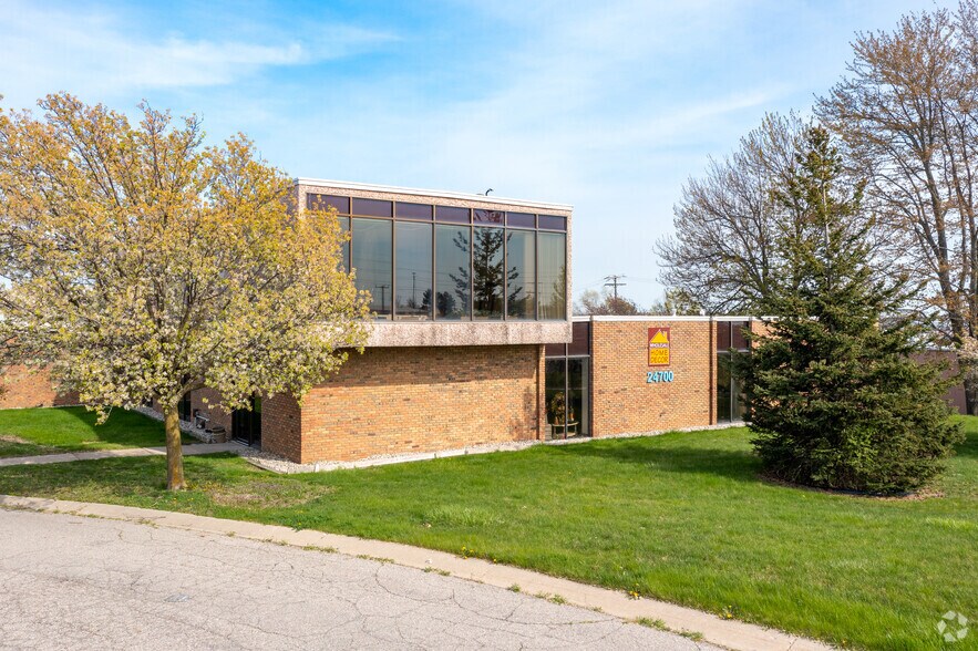 Primary Photo Of 24700 Crestview Ct, Farmington Hills Warehouse For Lease