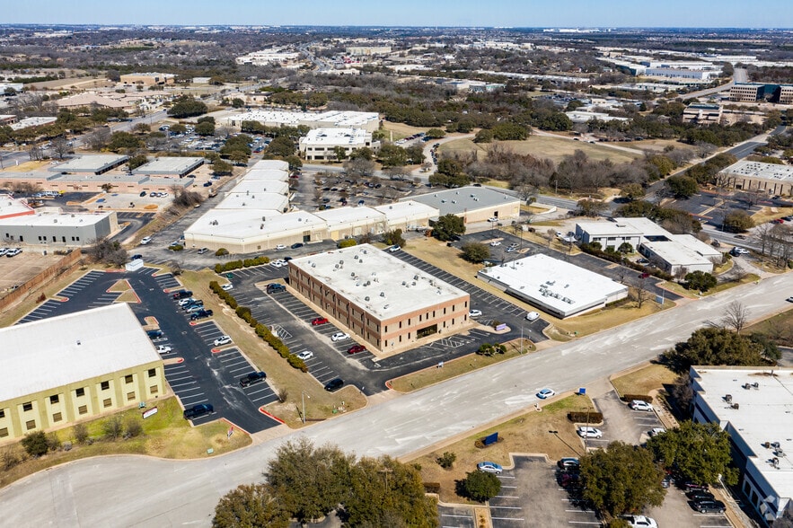 More Photos Of 1616 Headway Cir, Austin Office For Lease