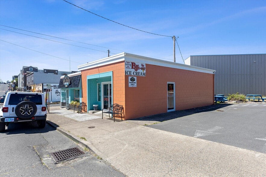 More Photos Of 501 NW Coast St, Newport Restaurant For Sale