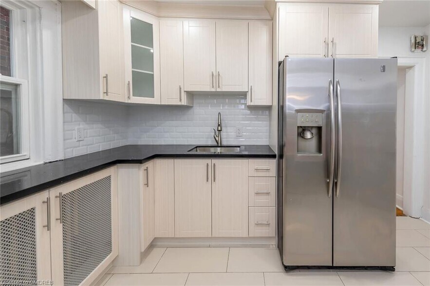 More Photos Of 104 Longwood Rd S, Hamilton Multifamily For Sale