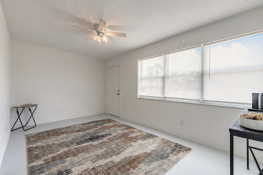 More Photos Of 133 Bridgeport Rd, Daytona Beach Shores Office For Sale