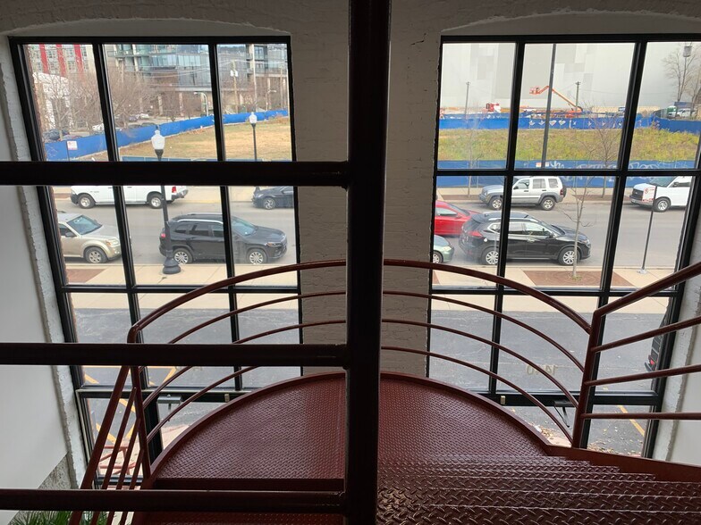 More Photos Of 1410-1440 N Kingsbury St, Chicago Manufacturing For Lease