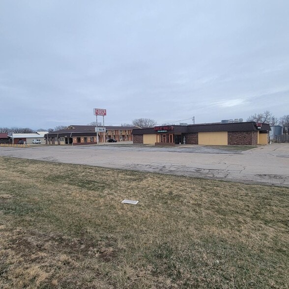 More Photos Of 1515 Blue Acres St, Crete Hotel For Sale