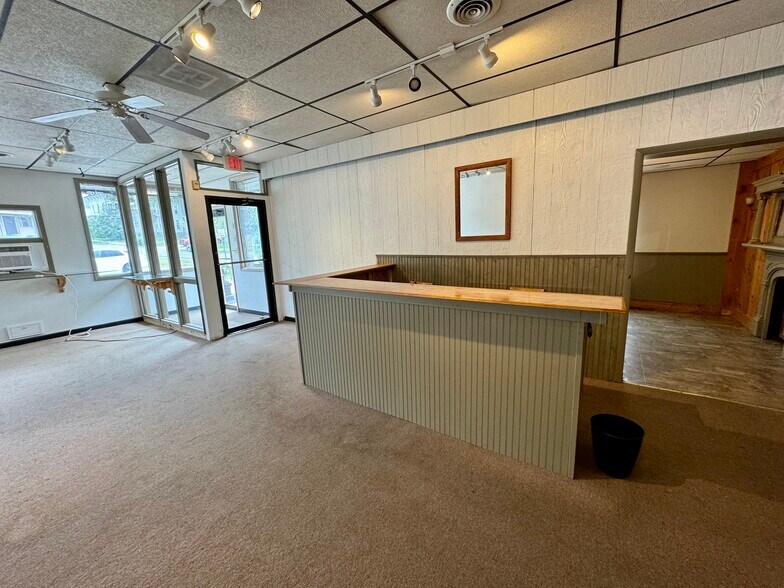 More Photos Of 194 Guy Park Ave, Amsterdam General Retail For Sale