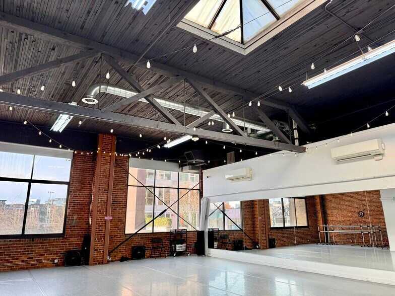 More Photos Of 1621 12th Ave, Seattle Storefront For Lease