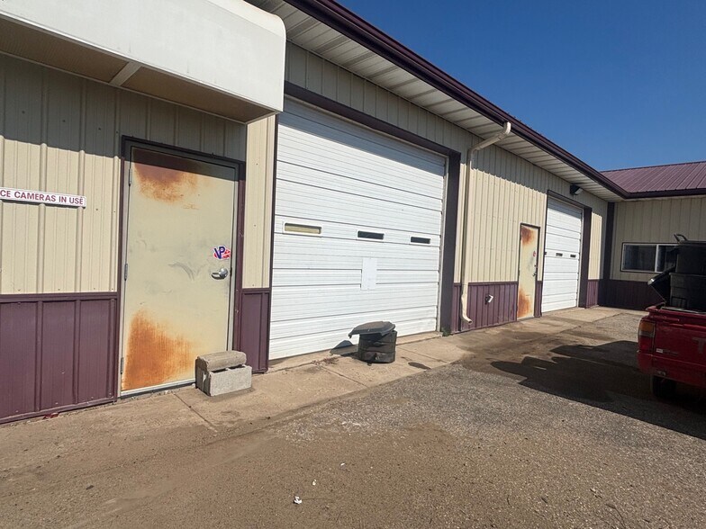 More Photos Of 717 27th St SE, Minot Flex For Lease