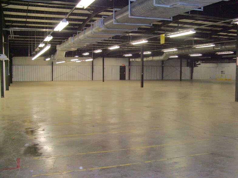 More Photos Of 2000 S Delphine Ave, Lyndhurst Warehouse For Sale