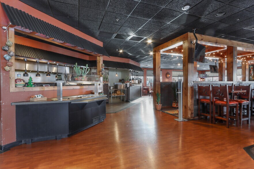 More Photos Of 190 Crossroads Dr, Plover Restaurant For Lease