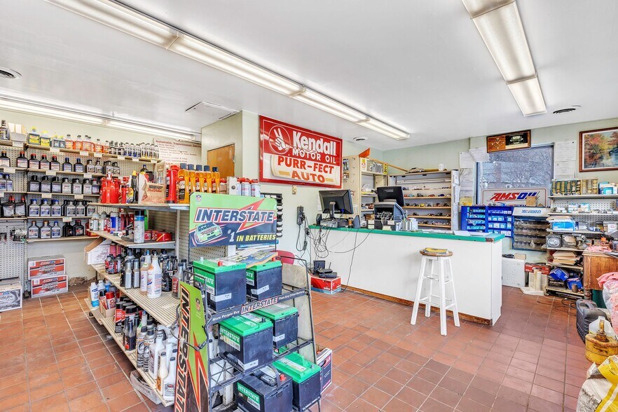 More Photos Of 467 Main St, Wilbraham Service Station For Sale