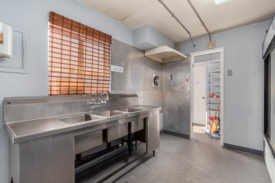 More Photos Of 5827 N 35th Ave, Phoenix Schools For Sale