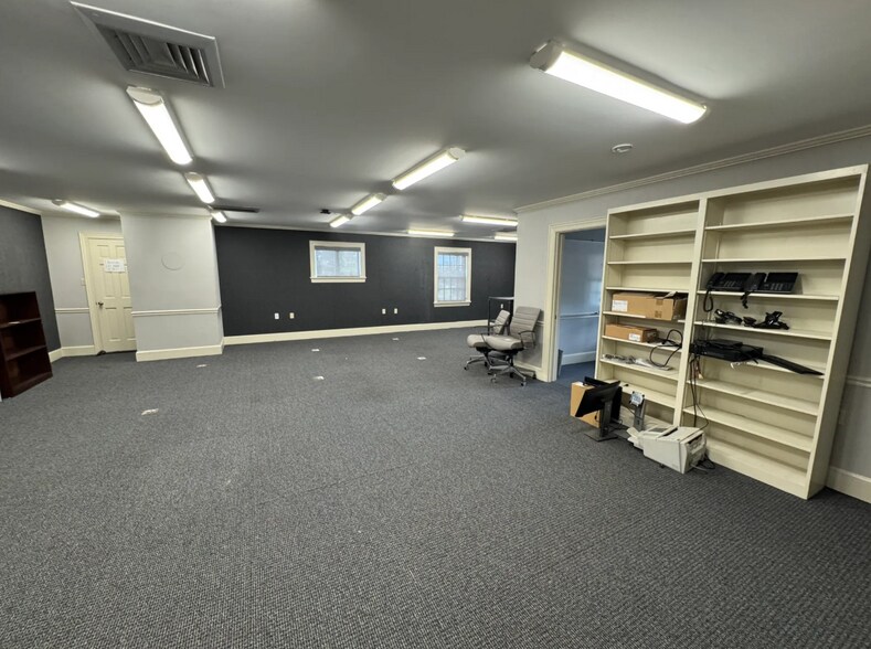 More Photos Of 9112 Virginia Ave, Bassett Office For Sale