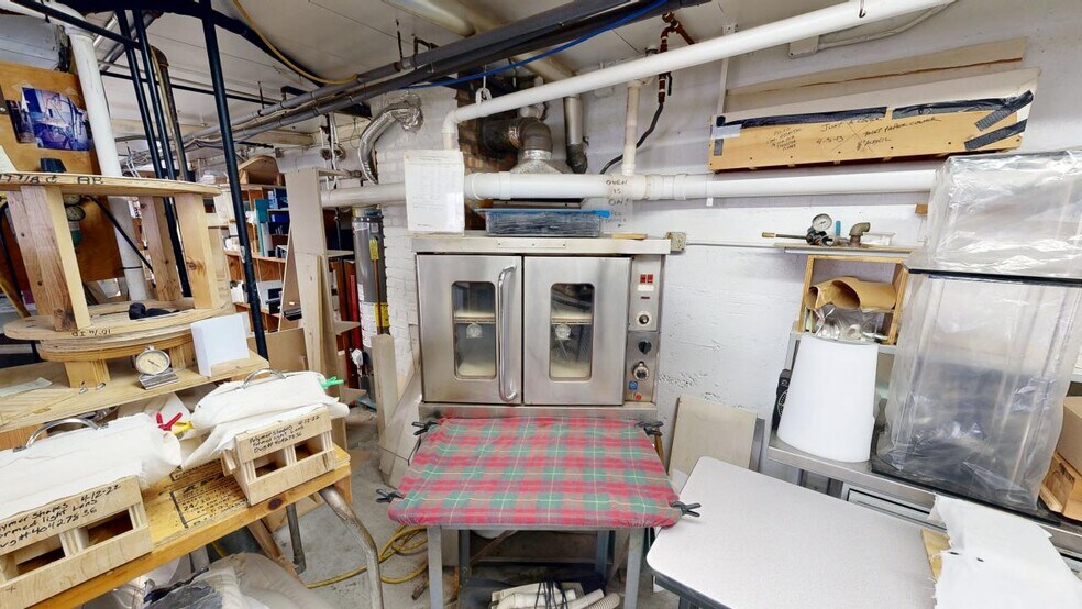 More Photos Of 21706 E US Highway 30, Lynwood Warehouse For Sale