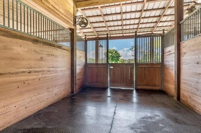 More Photos Of 10910 Ruden Rd, North Fort Myers Specialty For Sale