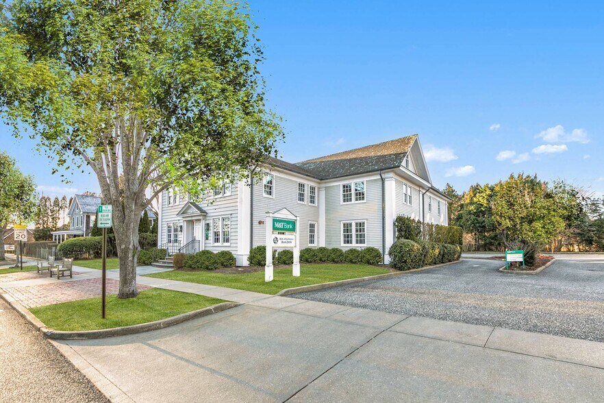 More Photos Of 99 Newtown Ln, East Hampton Office For Lease