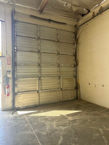 More Photos Of 8585-8587 Canoga Ave, Canoga Park Service For Lease