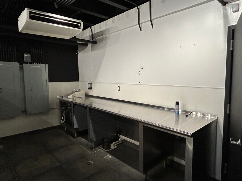 More Photos Of 3457 Waialae Ave, Honolulu Storefront Retail Office For Lease