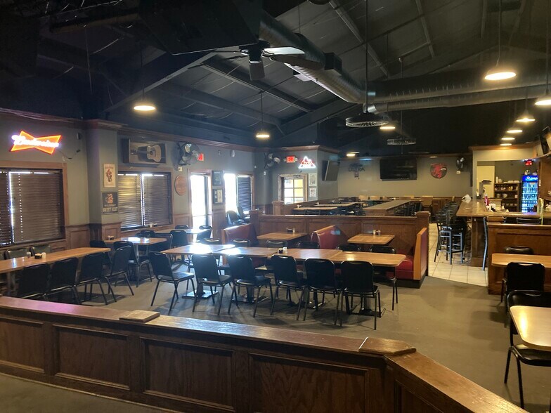More Photos Of 2779 Whitten Rd, Memphis Bar For Sale
