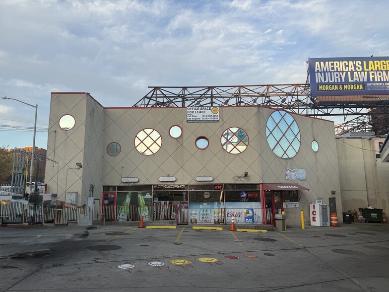 More Photos Of 250 Jackson Ave, Bronx Storefront Retail Office For Lease