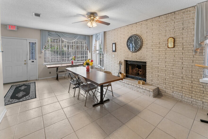 More Photos Of 902 W 36th St, Savannah Religious Facility For Lease