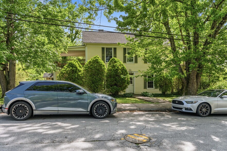 More Photos Of 526 Fleming St, Hendersonville Apartments For Sale
