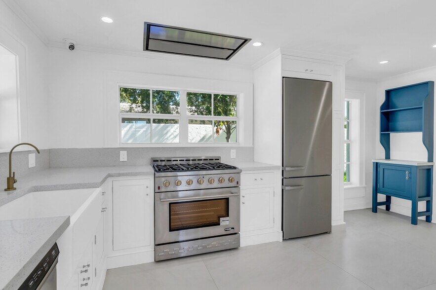 More Photos Of 563 NE 67th St, Miami Medical For Lease